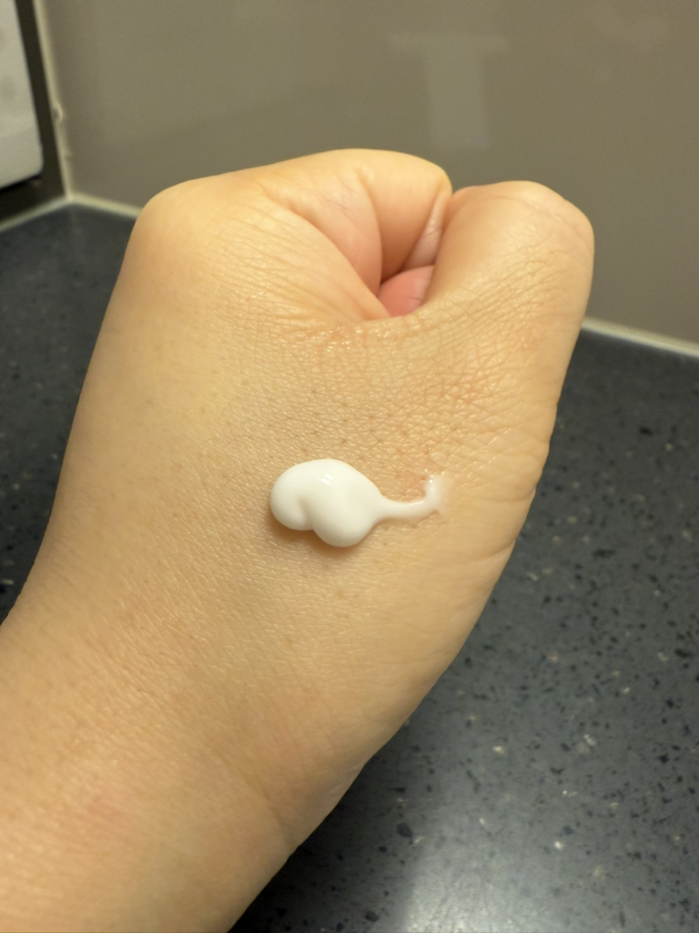 LOCCITANE Kem dưỡng tay Almond Delicious review image