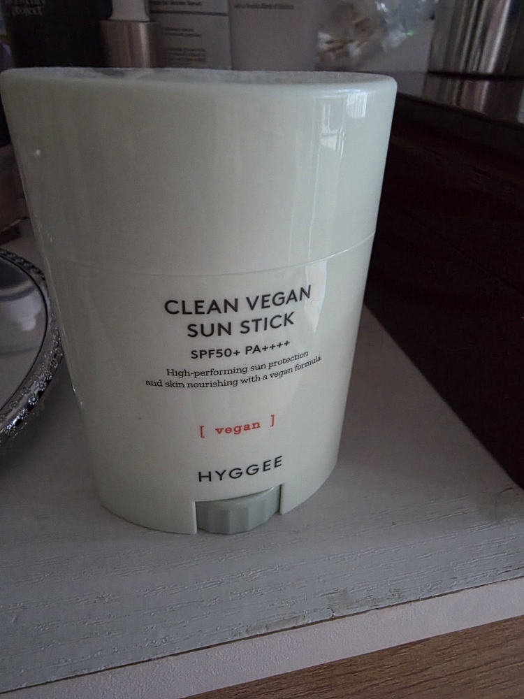휘게 (HYGGEE) 클린 비건 선스틱 [SPF50+/PA++++] review image