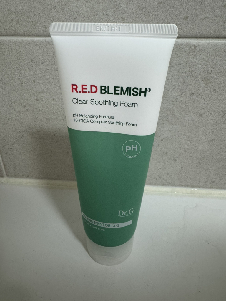 Dr.G Espuma Limpiadora Calmante Suavemente Ácida para Manchas Rojas review image