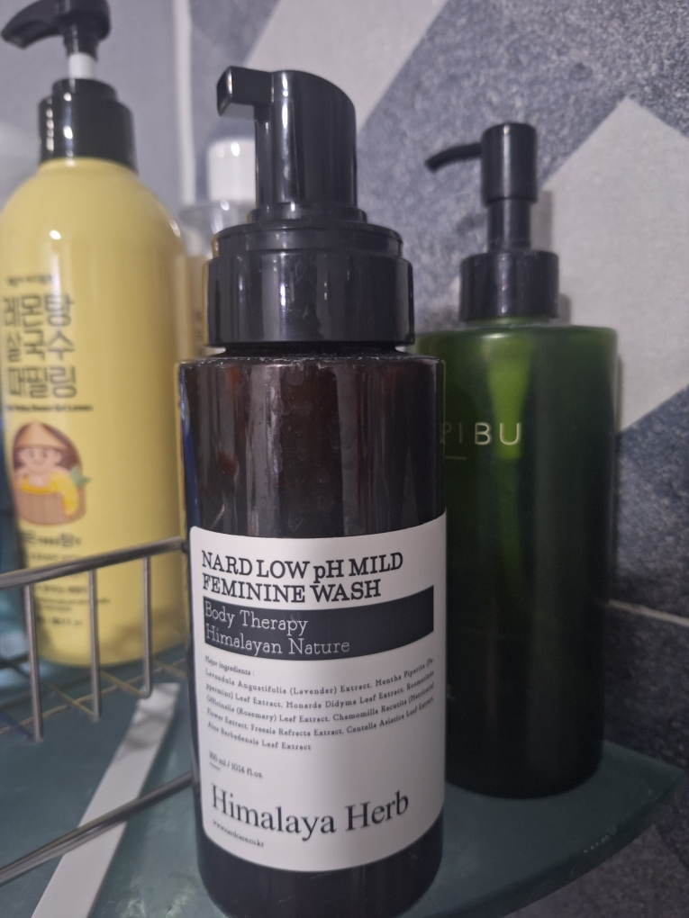 NARD Dung dịch vệ sinh phụ nữ nhẹ nhàng có tính axit yếu review image