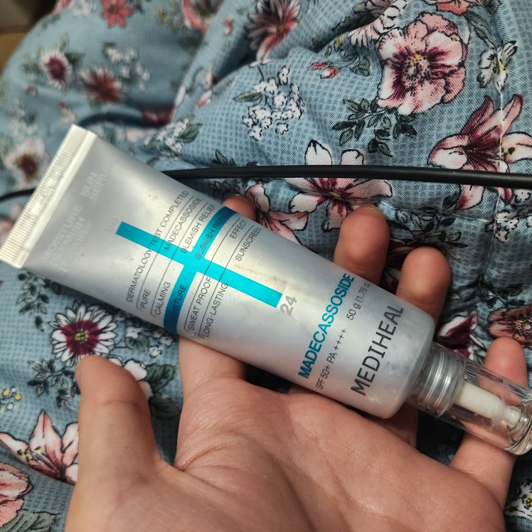 美迪惠尔 麦地卡索苷保湿防晒精华液微量修复[SPF50+/PA++++] review image