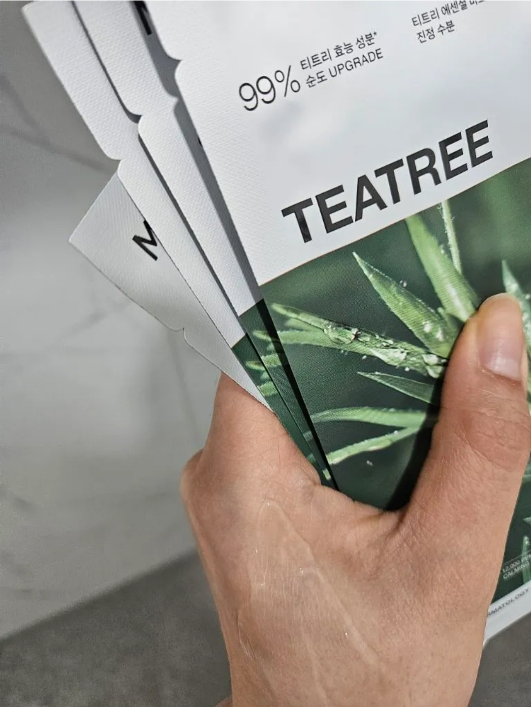 MEDIHEAL Mặt nạ thiết yếu [Tinh chất tràm trà làm dịu và dưỡng ẩm] review image