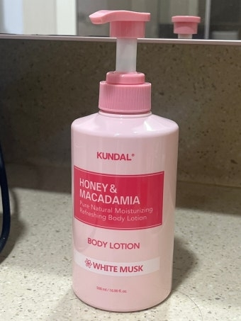 KUNDAL Loción corporal ligera hidratante diaria [Almizcle blanco] review image