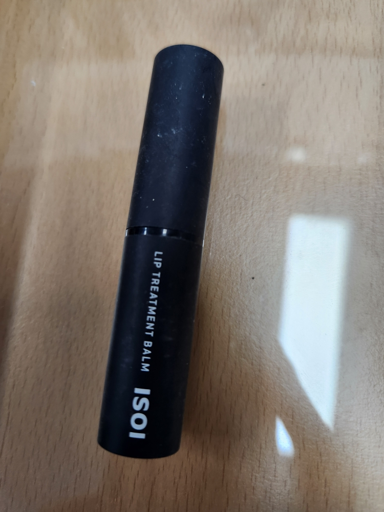 伊所爱 纯红色护唇膏 review image