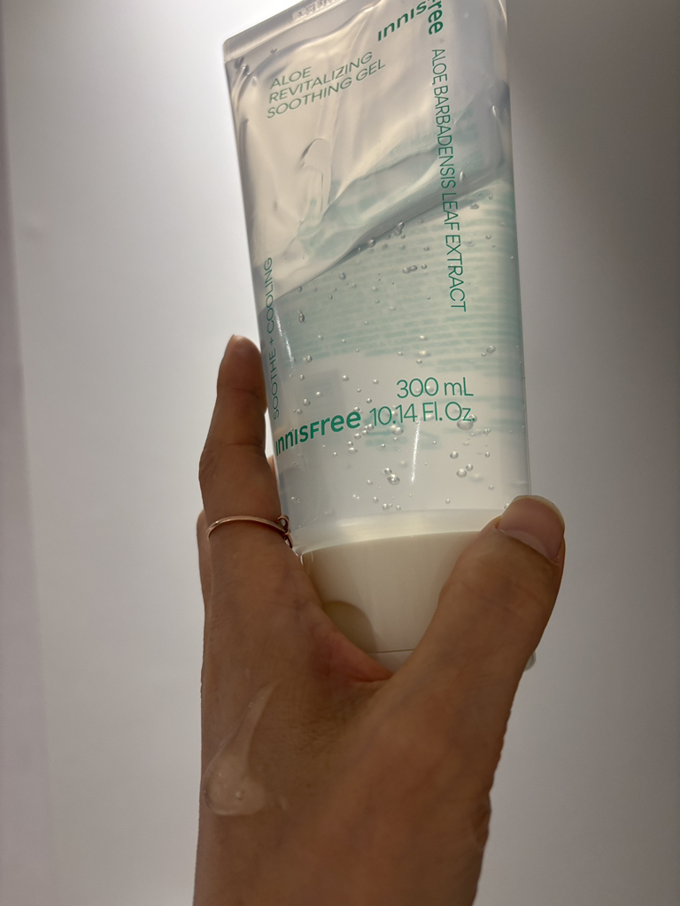 INNISFREE Aloe Revital Soothing Gel Reviews for 40 and Above | Hwahae