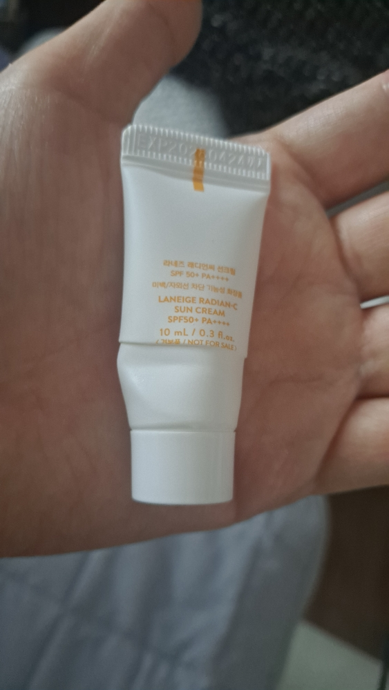 LANEIGE RADIAN-C SUNCREAM [SPF50+/PA++++] review image