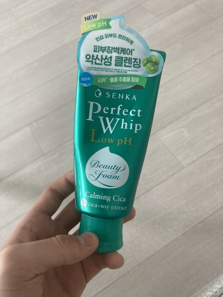 SENKA Perfect Whip Low pH Calming Cica review image