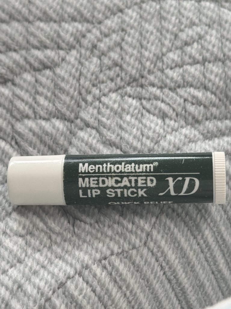 メイク道具・化粧小物 Mentholatum MEDICATED LIP STICK XD Rohto MENTHOLATUM LipCare Medicated Lip Cream XD 2pcs : Amazon.co