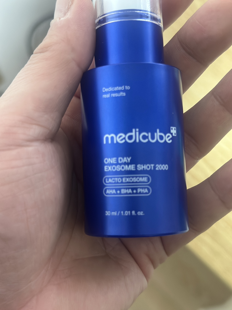 메디큐브 (medicube) 원데이 엑소좀 샷 모공 앰플 2000 review image