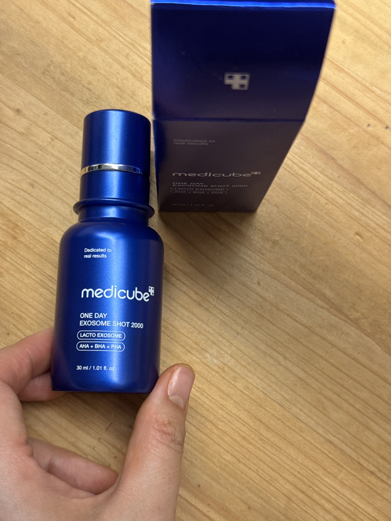 메디큐브 (medicube) 원데이 엑소좀 샷 모공 앰플 2000 review image