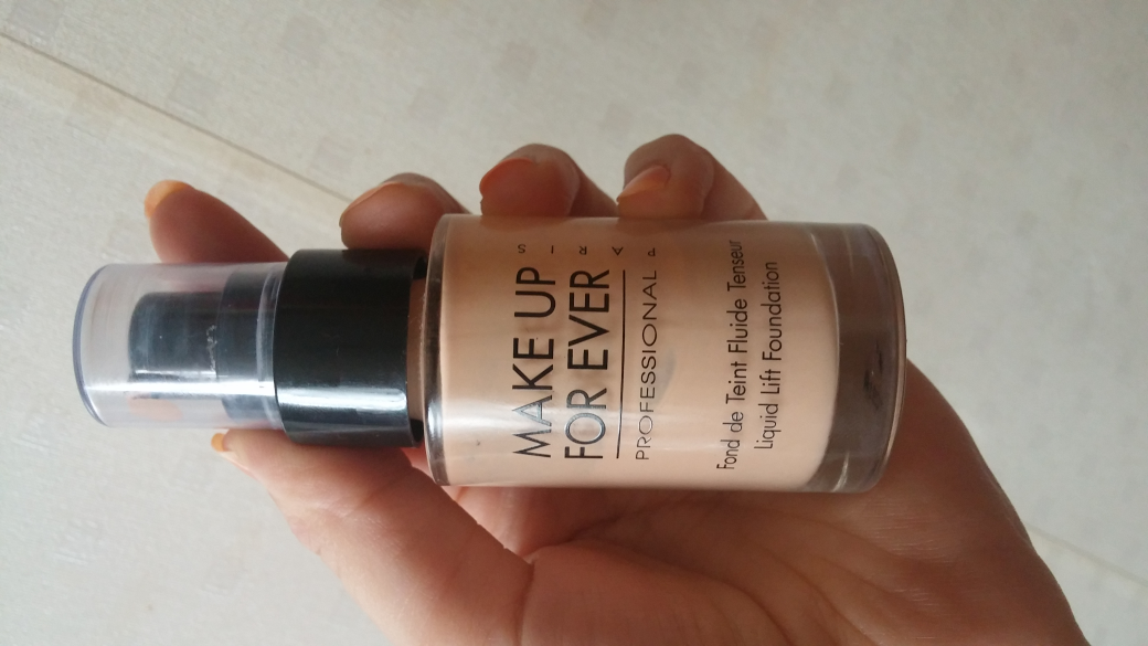 Real user review photo of liquid lift foundation