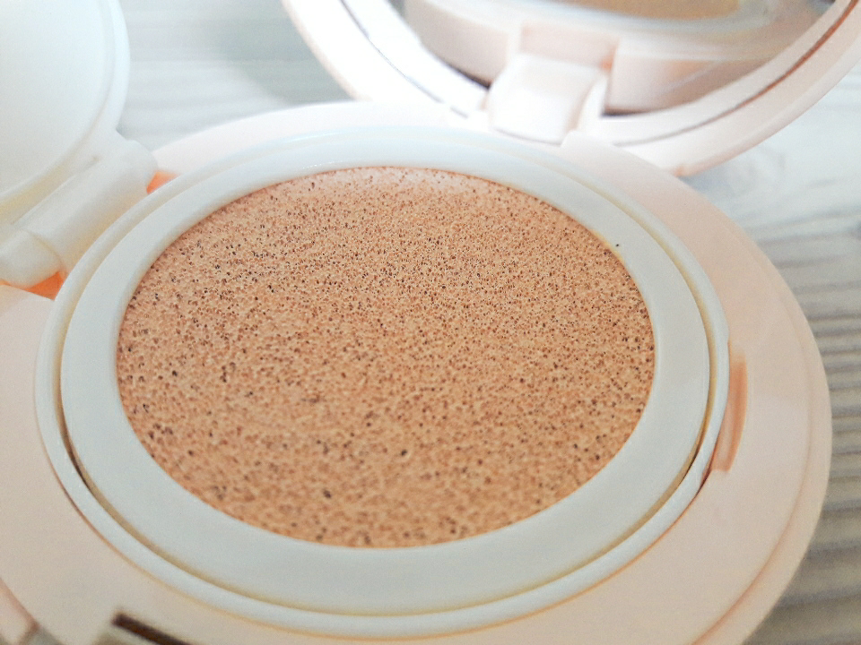 Real user review photo of Ampoule Moisture My Cushion [SPF34/PA++] [No. C13 Light Beige]