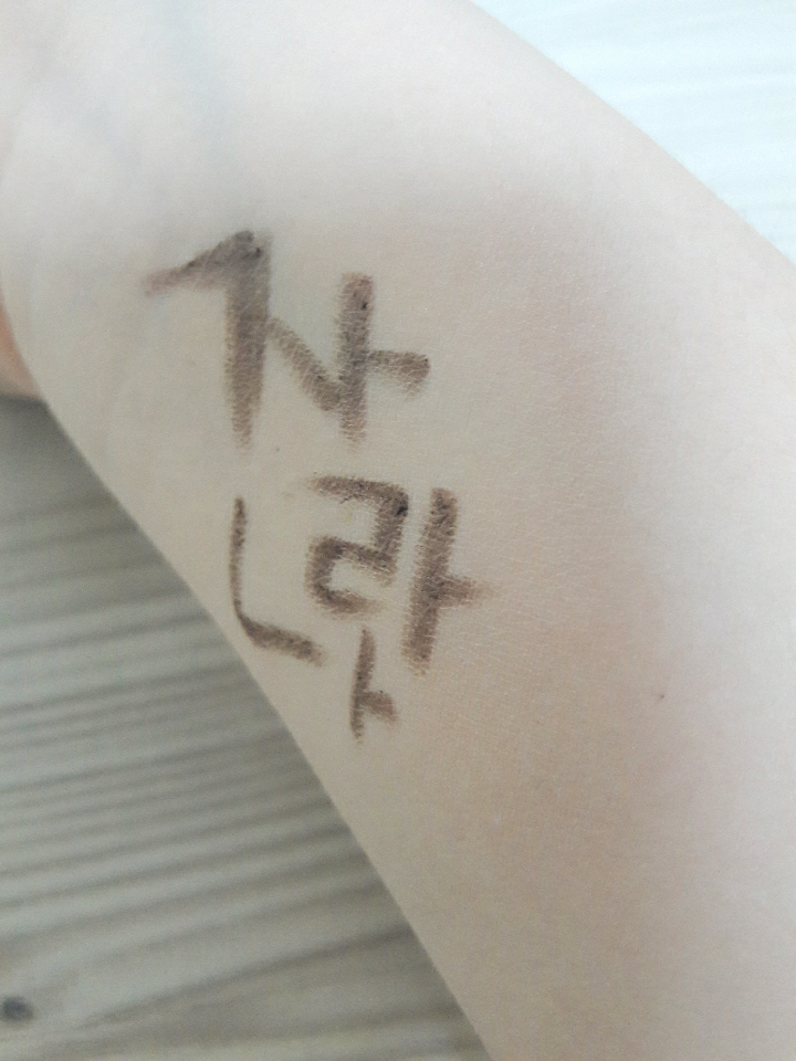 Real user review photo of Ampoule Moisture My Cushion [SPF34/PA++] [No. C13 Light Beige]