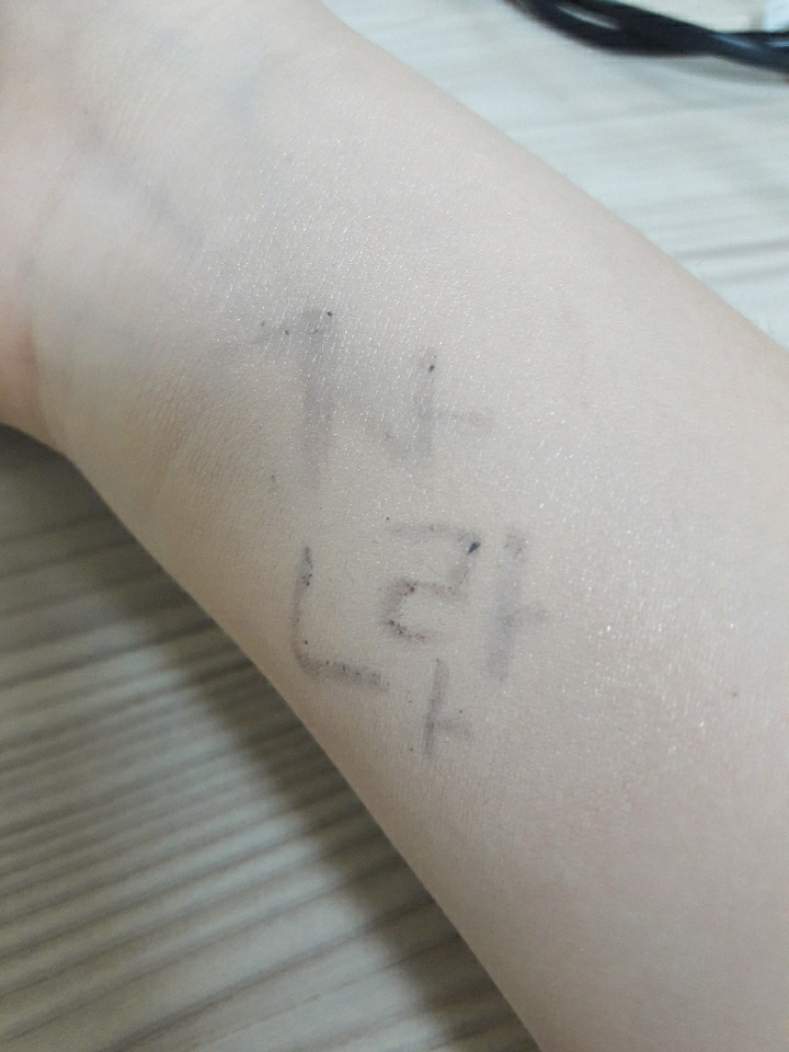 Real user review photo of Ampoule Moisture My Cushion [SPF34/PA++] [No. C13 Light Beige]