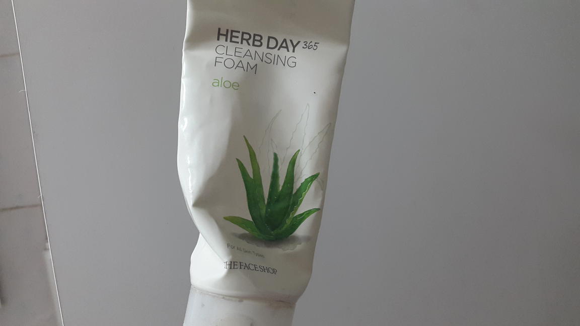Real user review photo of Herb Day 365 Cleansing Foam [Moisturizing Aloe]