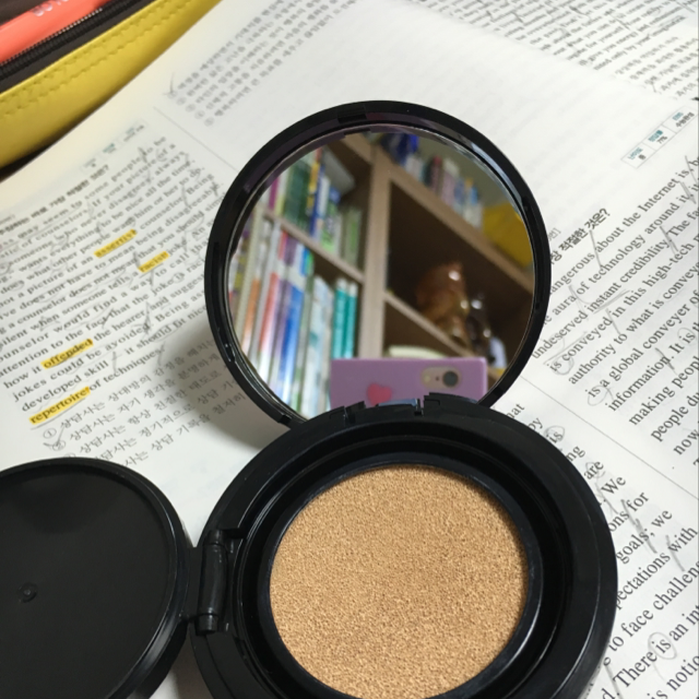 Real user review photo of Ferris Water Moist Cushion [SPA50+/PA+++] [No. 1 Bright Vanilla]