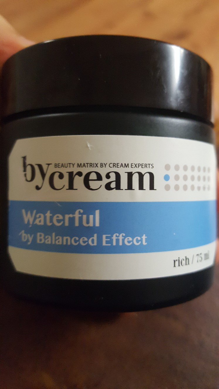 Ảnh đánh giá thực tế của người dùng về Kem dưỡng ẩm Waterful Cream by Balanced Effect [Rich]