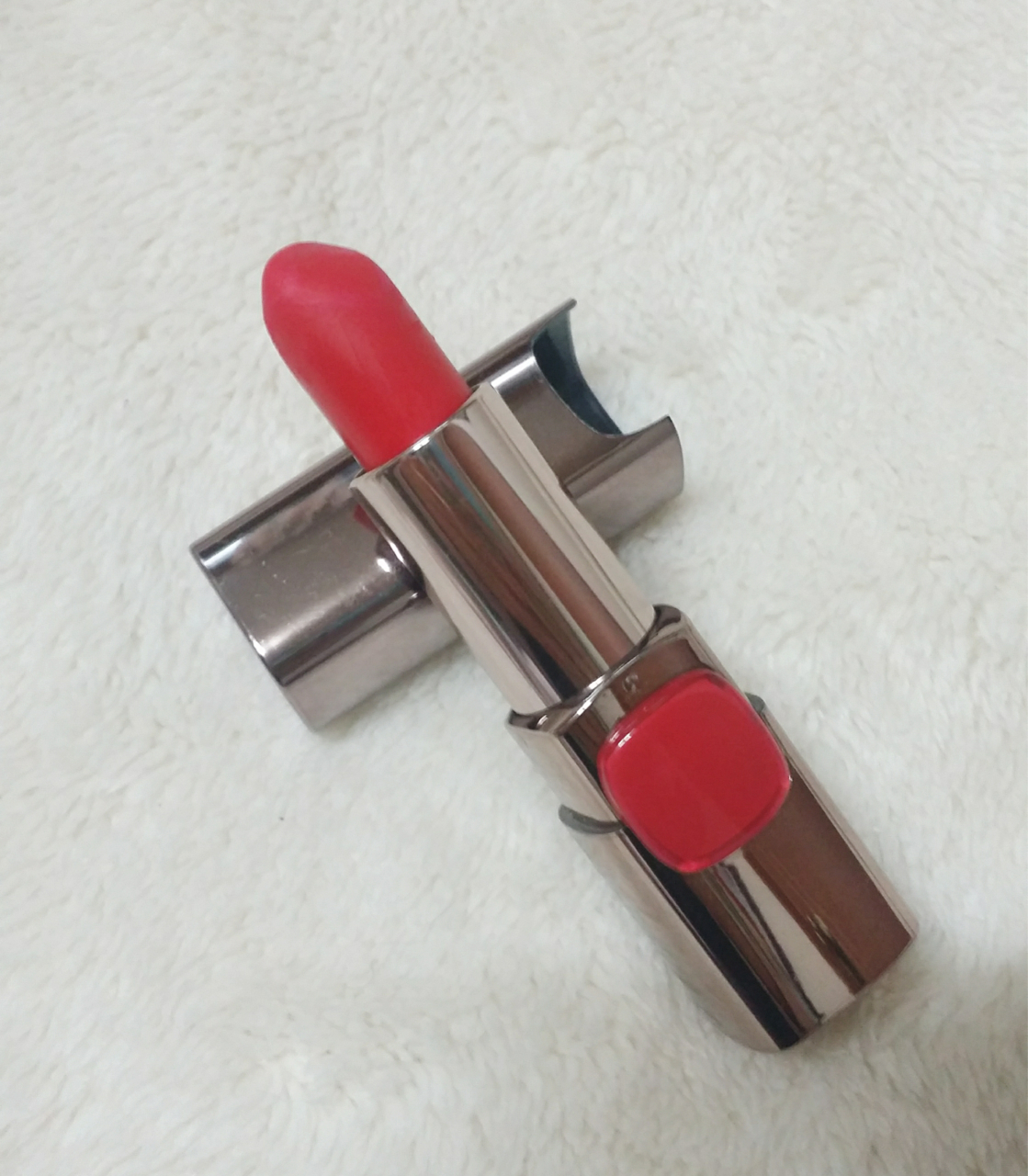 Real user review photo of Colorful Moist Matte Lipstick [R516 Lincoln Rose]