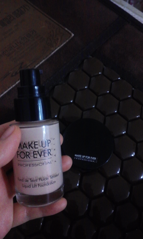 Real user review photo of liquid lift foundation