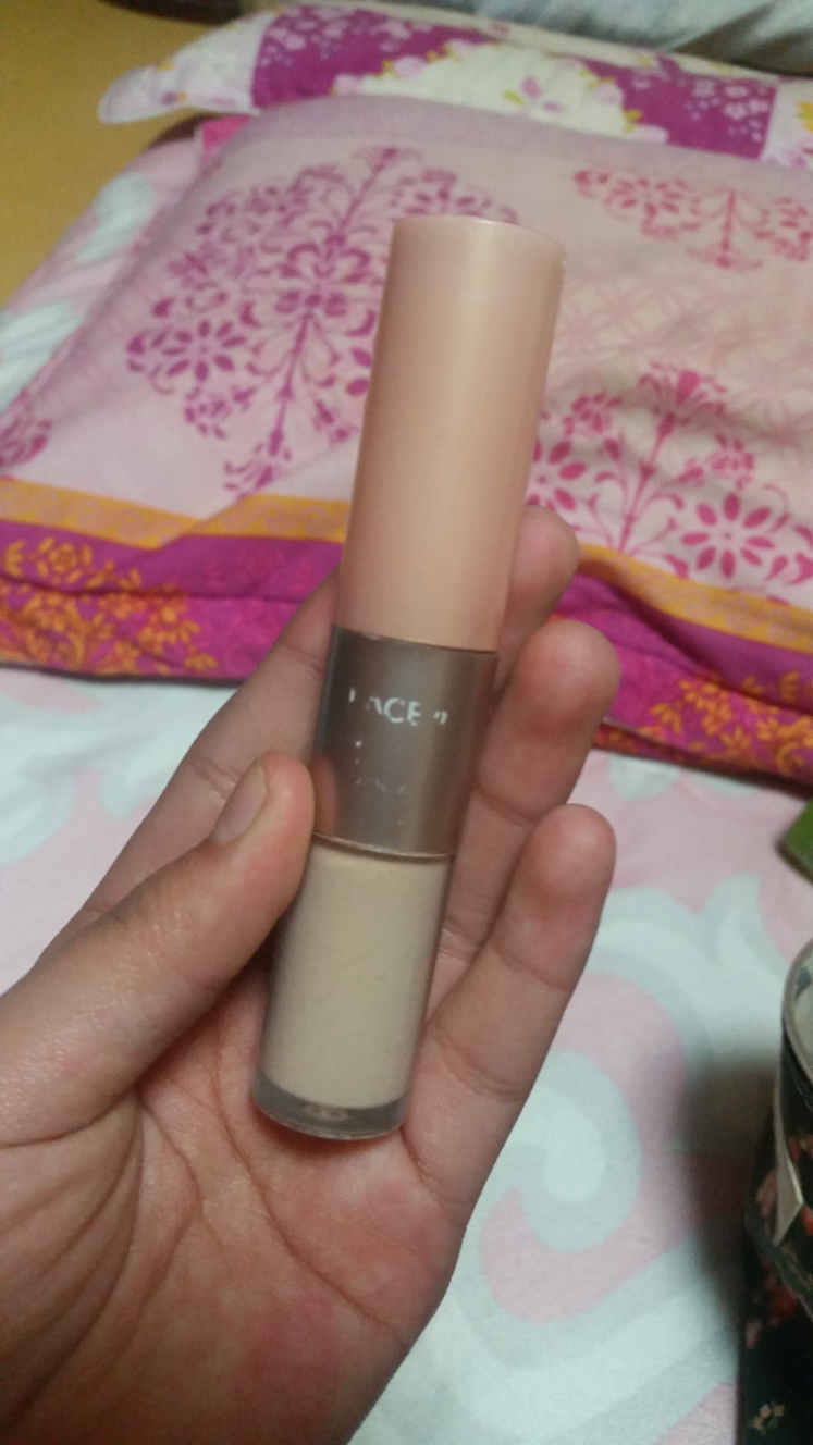 Real user review photo of Face & It Radiance Concealer Dual Veil [NB23]