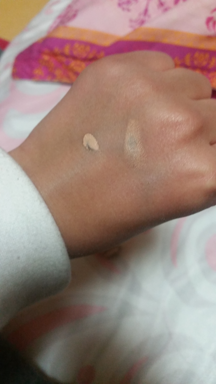 Real user review photo of Face & It Radiance Concealer Dual Veil [NB23]