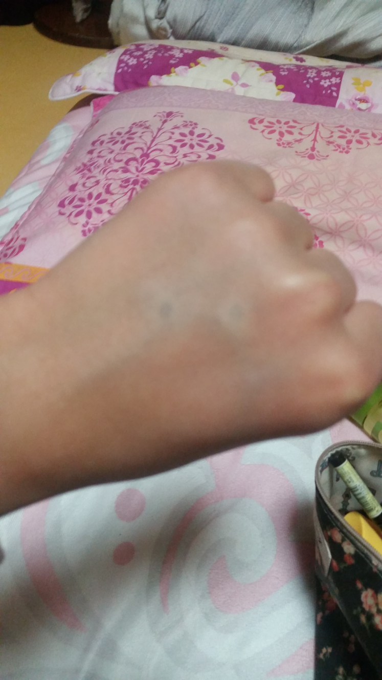 Real user review photo of Face & It Radiance Concealer Dual Veil [NB23]