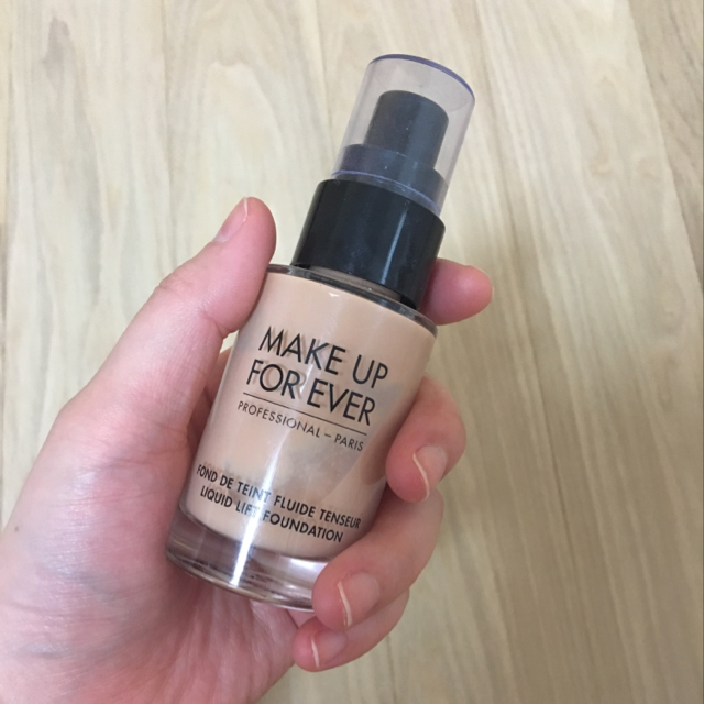 Real user review photo of liquid lift foundation