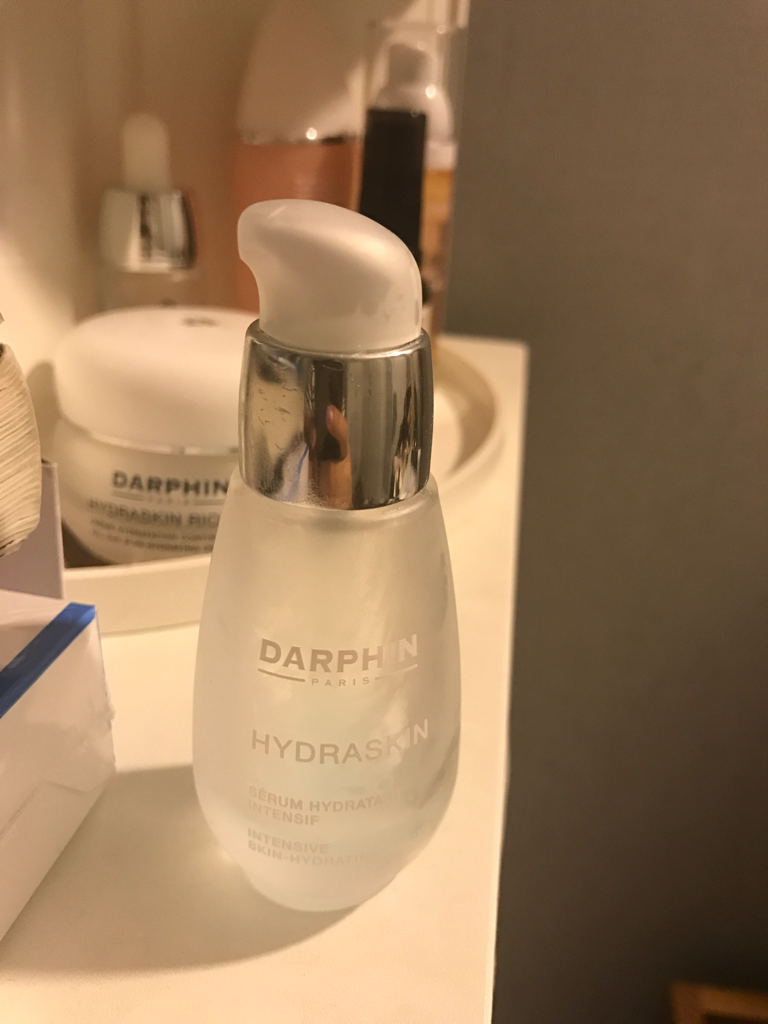 保湿精华液的真实用户使用照片