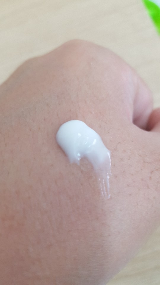保湿霜的真实用户使用照片