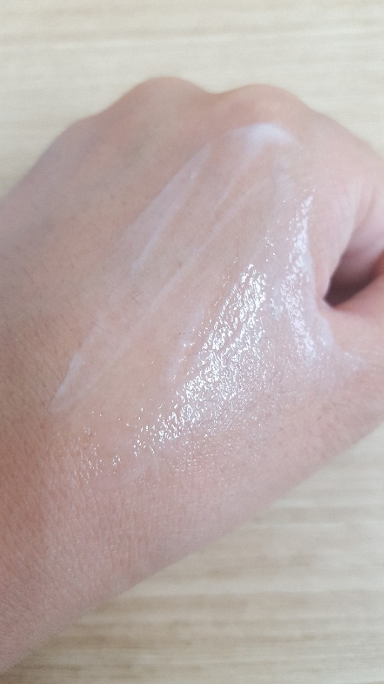 保湿霜的真实用户使用照片