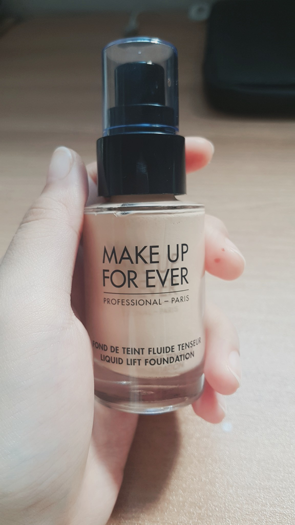 Real user review photo of liquid lift foundation