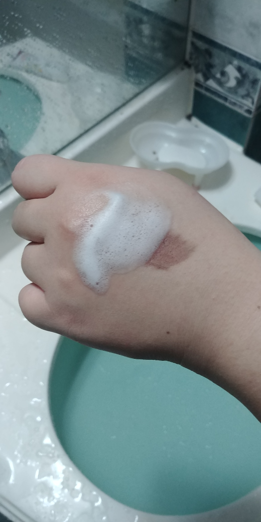女性清洁剂的真实用户使用照片