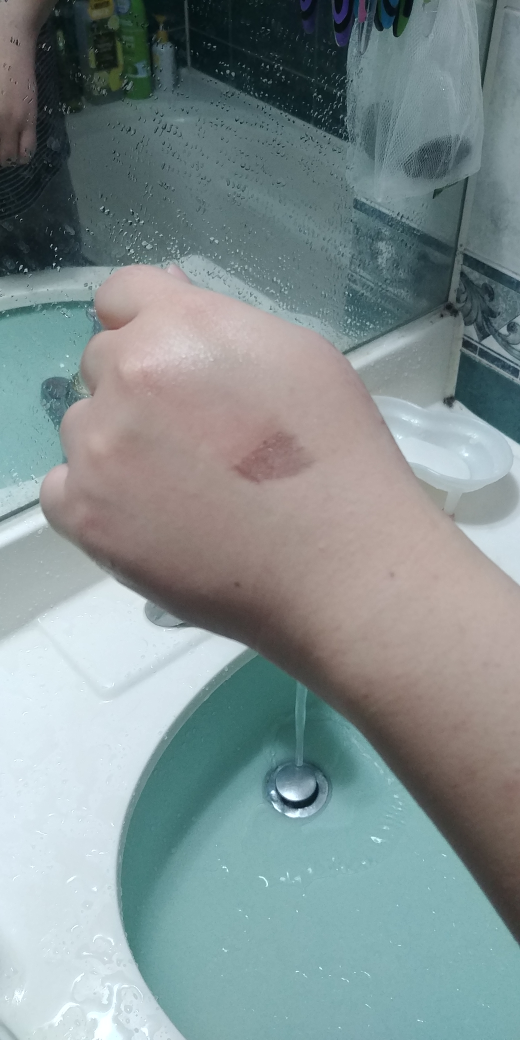 女性清洁剂的真实用户使用照片