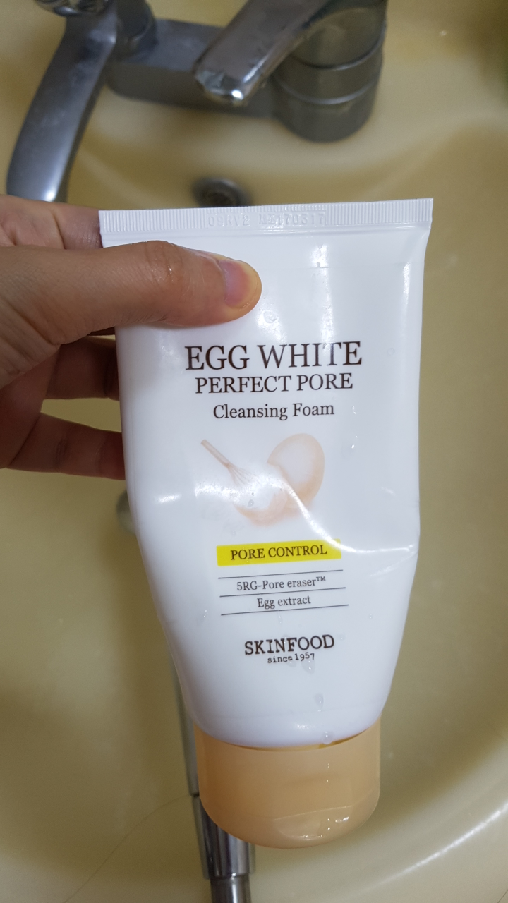 SKINFOOD Egg White Perfect Pore Cleansing Foam review image