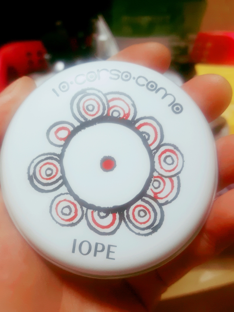 IOPE Air Cushion® Cover [SPF50+/PA+++] [No. 21 Cool Vanilla] (10 Corso Como collaboration) review image