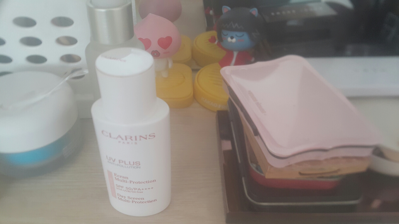 CLARINS UV Plus HP Day Screen [SPF40/PA+++] review image