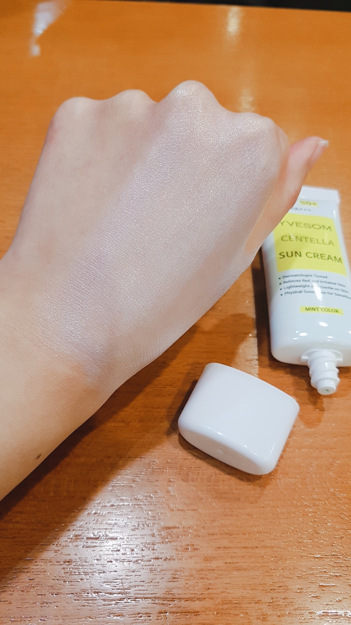 입솜 (YVESOM) 센텔라 선크림 [SPF50+/PA+++] review image