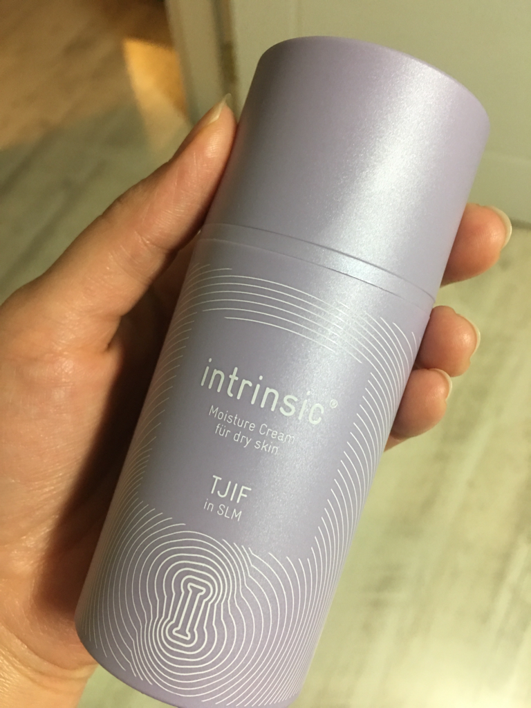 保湿霜的真实用户使用照片