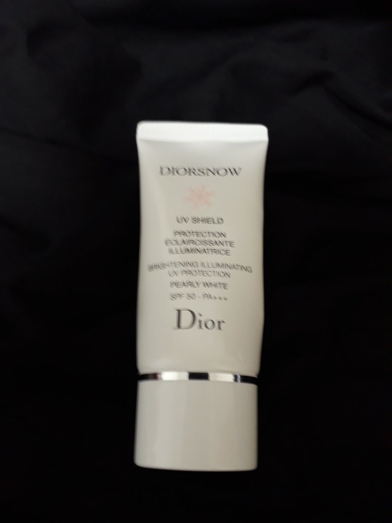 Real user review photo of Snow UV Shield Brightening UV Protection Fluid Luminous Finish [SPF50+/PA++++]