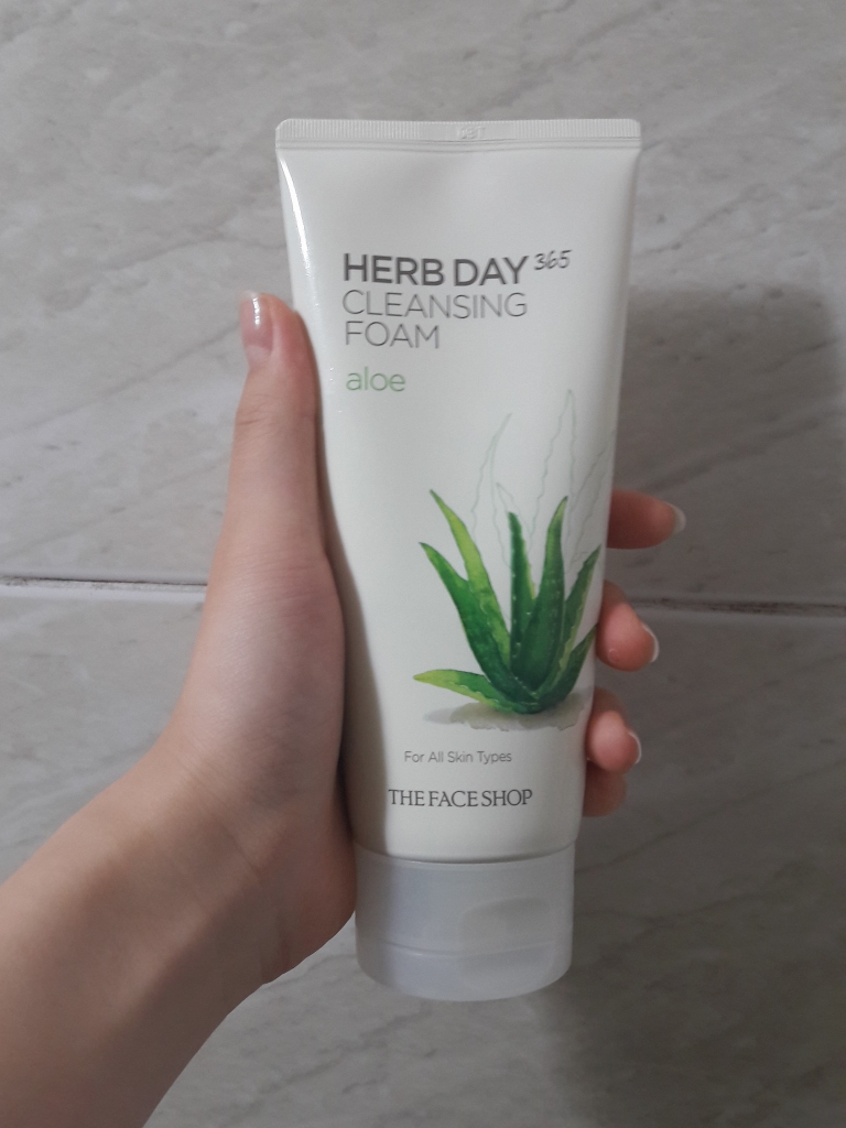 Real user review photo of Herb Day 365 Cleansing Foam [Moisturizing Aloe]