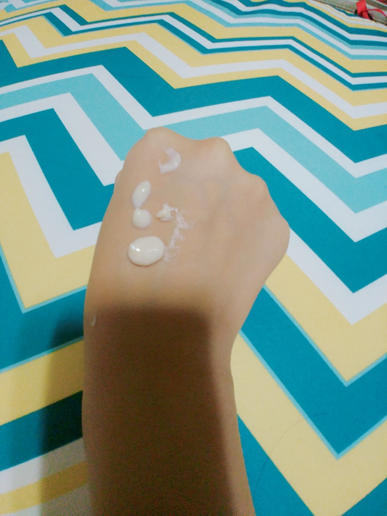 祝福面部和身体乳液的真实用户使用照片