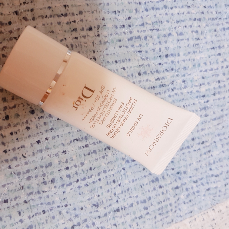Real user review photo of Snow UV Shield Brightening UV Protection Fluid Luminous Finish [SPF50+/PA++++]
