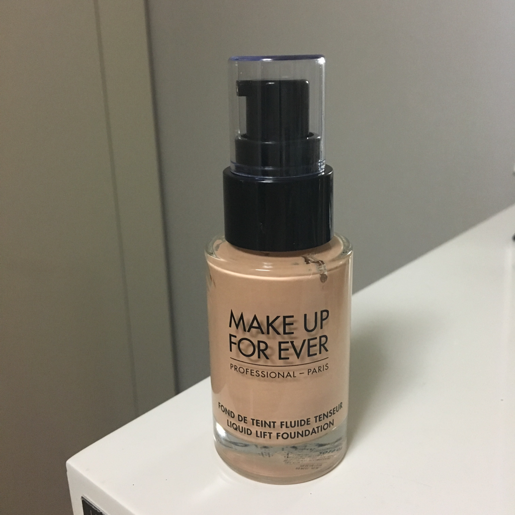 Real user review photo of liquid lift foundation