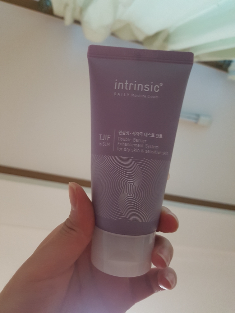 保湿霜的真实用户使用照片