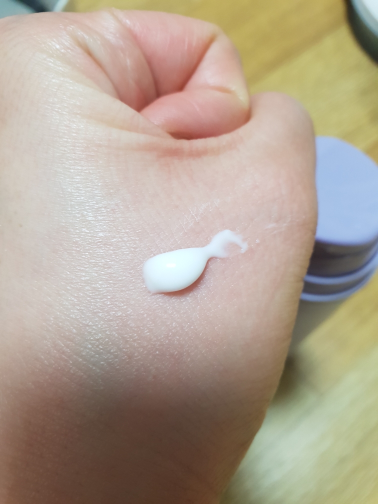 保湿乳液的真实用户使用照片