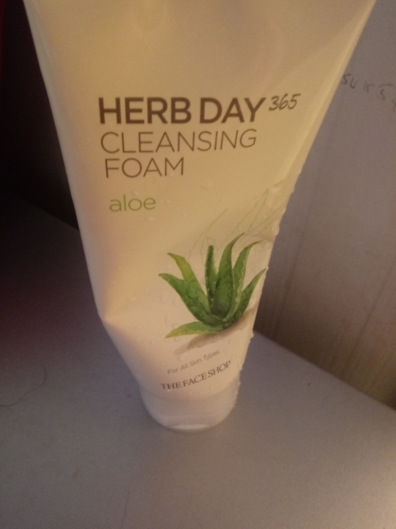 Real user review photo of Herb Day 365 Cleansing Foam [Moisturizing Aloe]