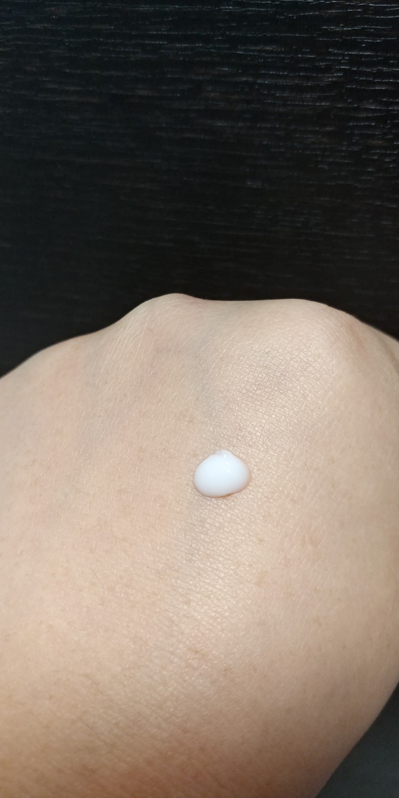 AMOREPACIFIC Moisture Bound Rejuvenating Serum review image