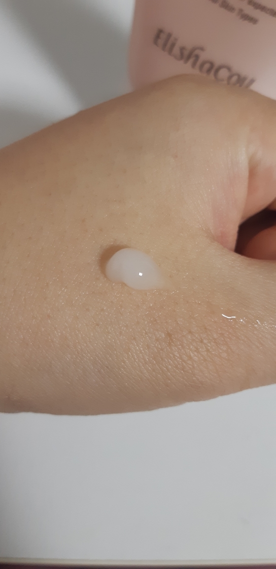 保湿补水玻尿酸面霜的真实用户使用照片