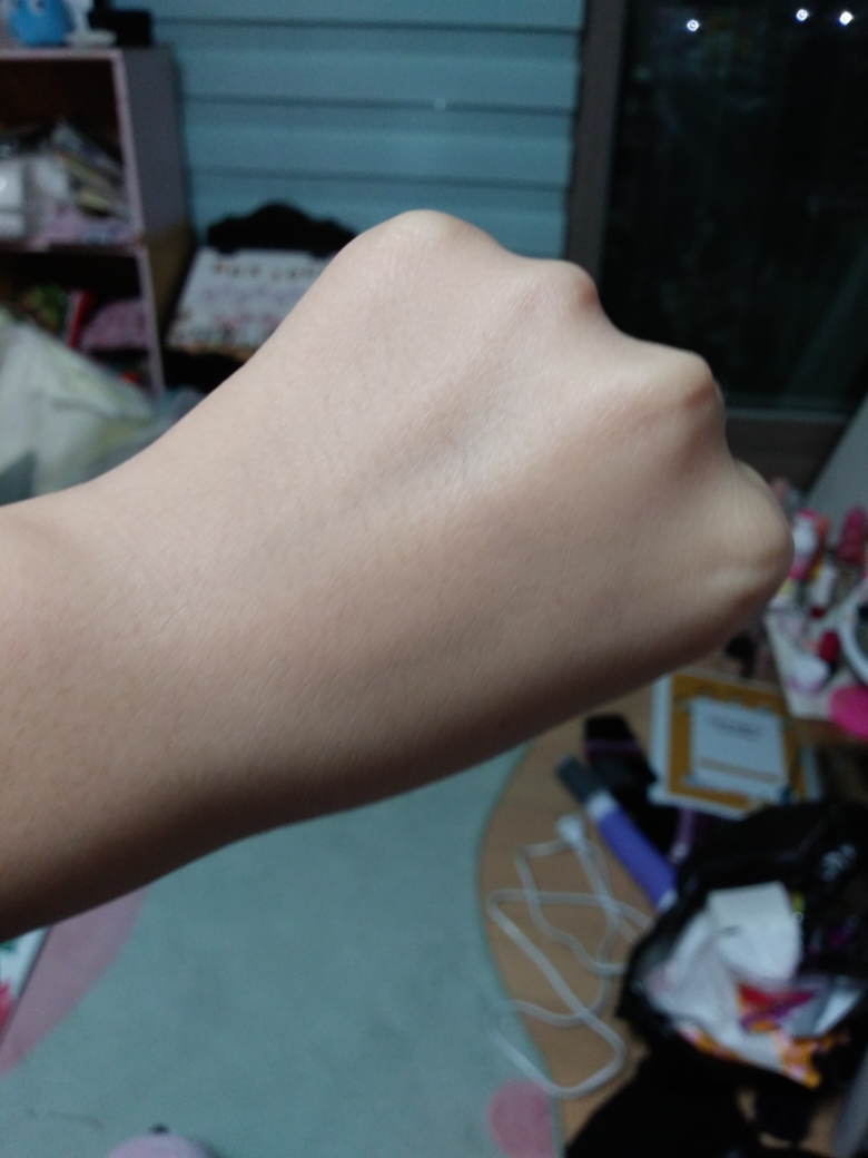 입큰 (IPKN) 모이스처 스킨 파운데이션 review image