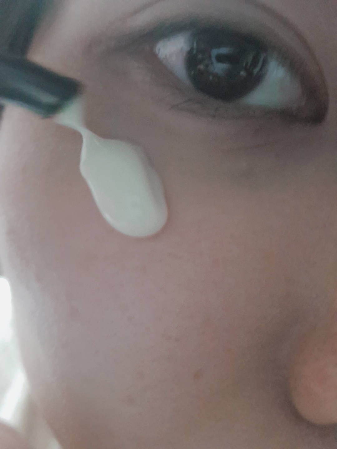 祝福面部和身体乳液的真实用户使用照片